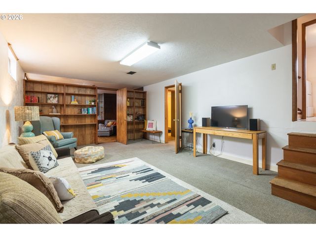 901 Ne 153RD Ave, Portland, OR 97230