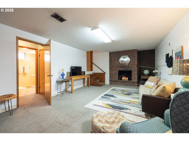 901 Ne 153RD Ave, Portland, OR 97230