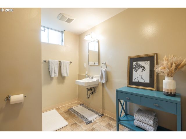 901 Ne 153RD Ave, Portland, OR 97230