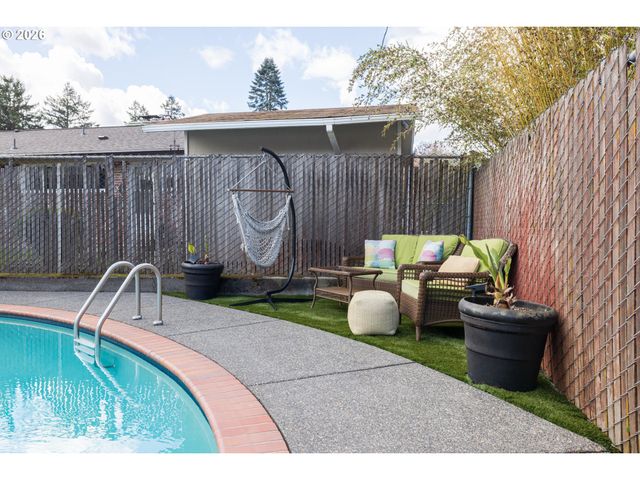 901 Ne 153RD Ave, Portland, OR 97230