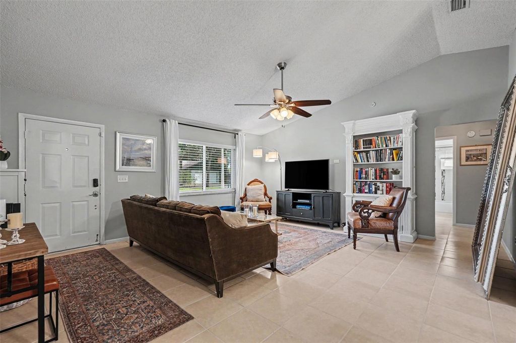 Image 2 of property listing at 8064 FAWNRIDGE CIRCLE, Tampa, FL 33610
