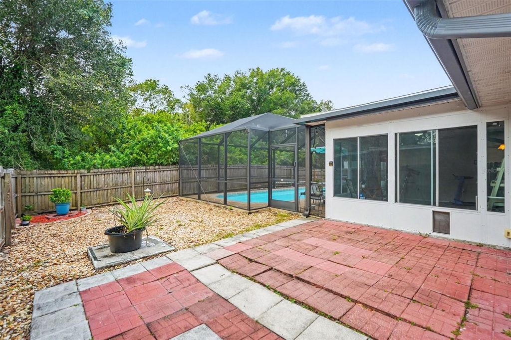 Image 23 of property listing at 8064 FAWNRIDGE CIRCLE, Tampa, FL 33610