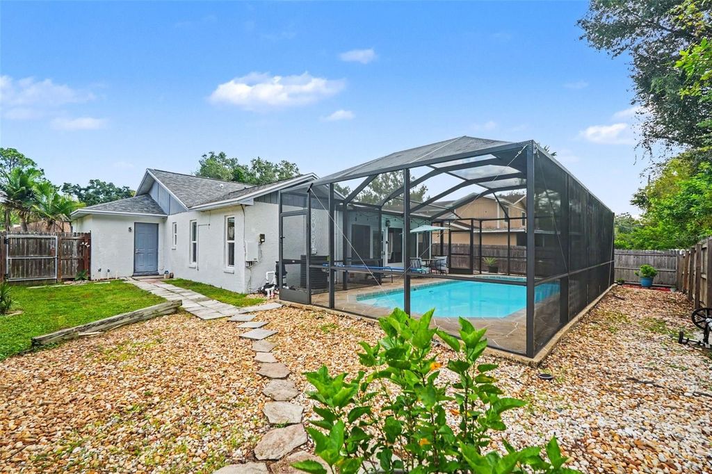 Image 27 of property listing at 8064 FAWNRIDGE CIRCLE, Tampa, FL 33610
