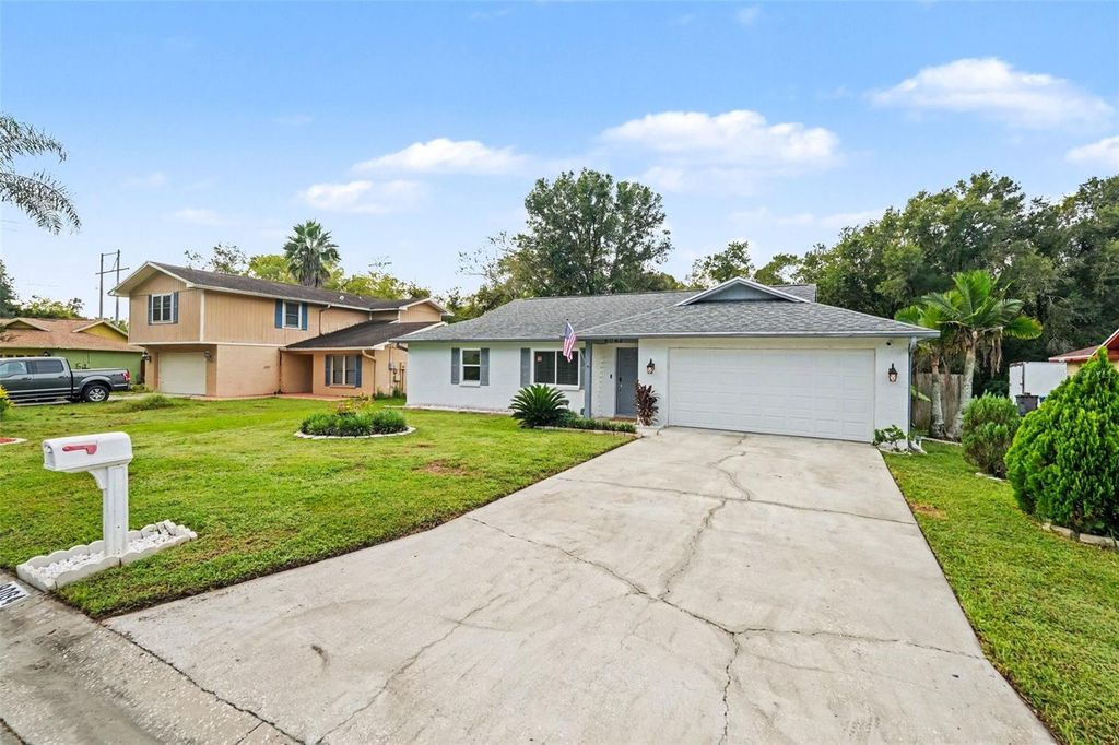 Image 6 of property listing at 8064 FAWNRIDGE CIRCLE, Tampa, FL 33610