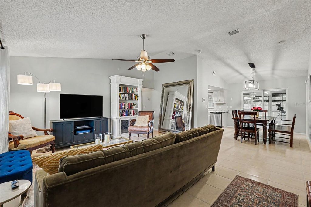 Image 10 of property listing at 8064 FAWNRIDGE CIRCLE, Tampa, FL 33610
