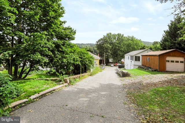 19 MAPLE, Mohnton, PA 19540