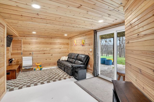 736 Logger Road, Marshfield, MO 65706