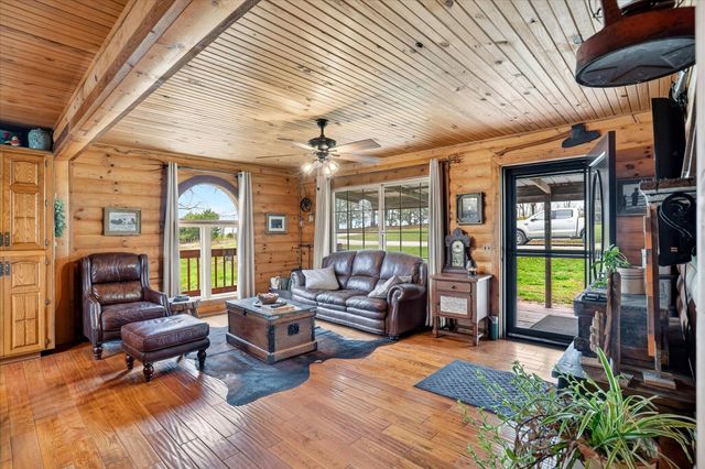 736 Logger Road, Marshfield, MO 65706