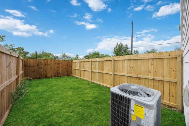 7502 Laura Koppe Road C-D, Houston, TX 77028