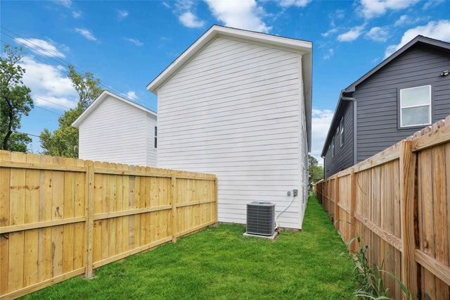 7502 Laura Koppe Road C-D, Houston, TX 77028