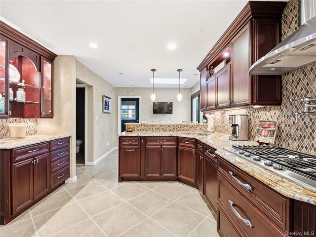 161 Cow Neck Road, Port Washington, NY 11050