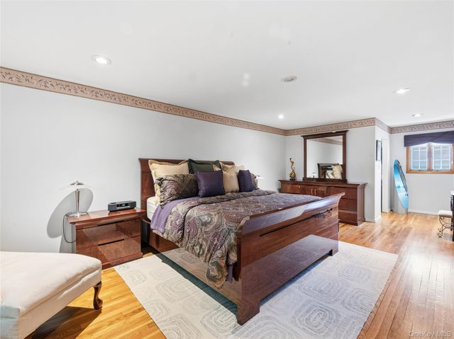 161 Cow Neck Road, Port Washington, NY 11050