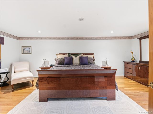 161 Cow Neck Road, Port Washington, NY 11050