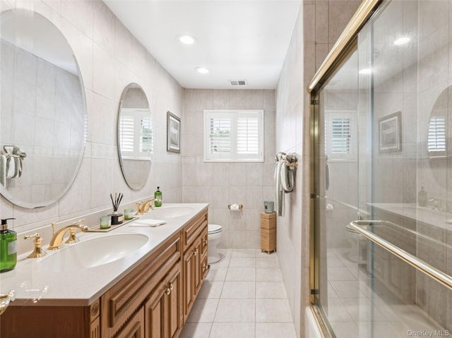 161 Cow Neck Road, Port Washington, NY 11050