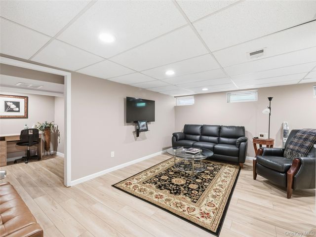 161 Cow Neck Road, Port Washington, NY 11050