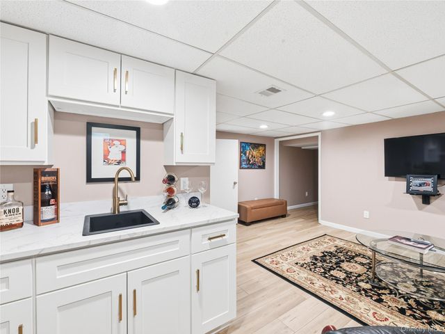 161 Cow Neck Road, Port Washington, NY 11050