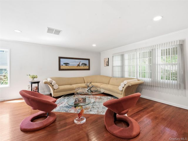 161 Cow Neck Road, Port Washington, NY 11050
