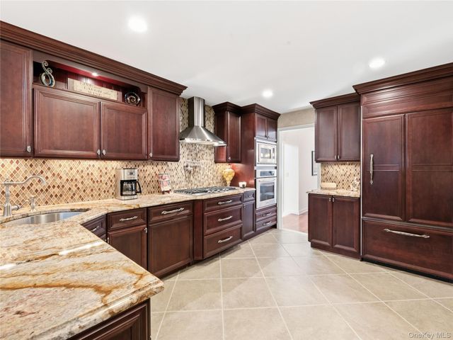 161 Cow Neck Road, Port Washington, NY 11050