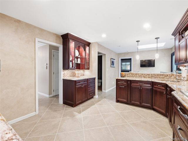 161 Cow Neck Road, Port Washington, NY 11050