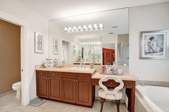 1127 N Victoria Park Road, Fort Lauderdale, FL 33304