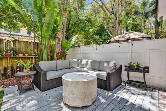 1127 N Victoria Park Road, Fort Lauderdale, FL 33304