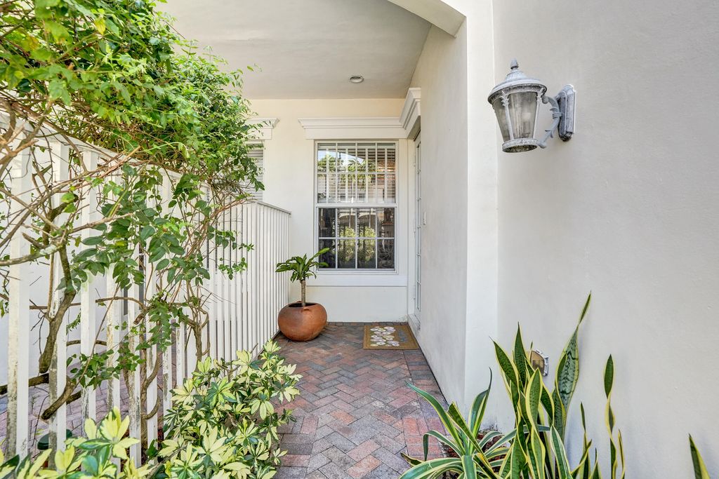 1127 N Victoria Park Road, Fort Lauderdale, FL 33304