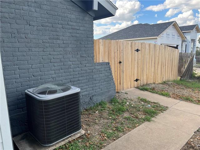 15504 Spring Hill LN, Pflugerville, TX 78660