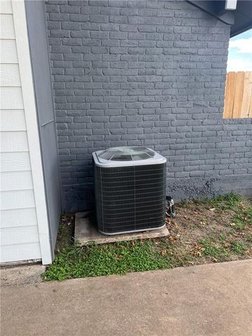 15504 Spring Hill LN, Pflugerville, TX 78660