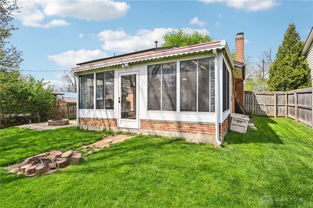 1576 Burchwood, Fairborn, OH 45324