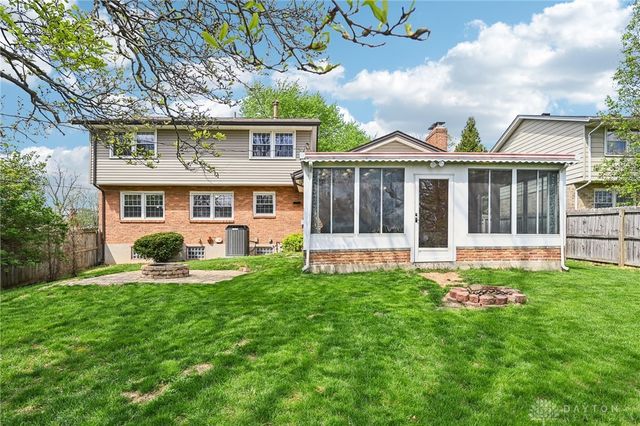 1576 Burchwood, Fairborn, OH 45324
