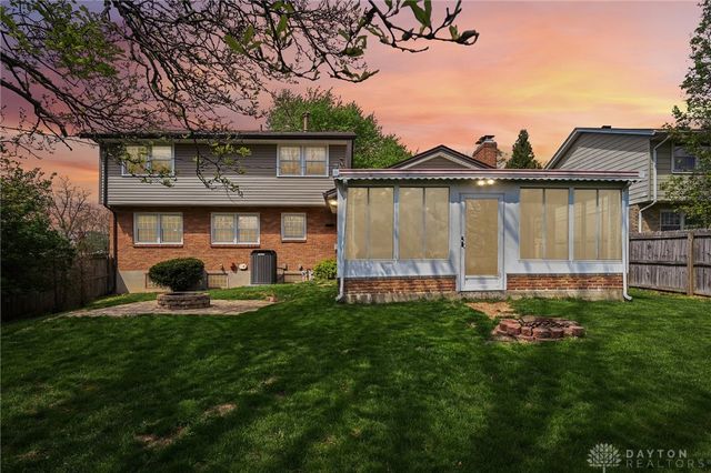 1576 Burchwood, Fairborn, OH 45324