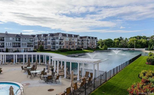 568 Pacing Way 568, Westbury, NY 11590