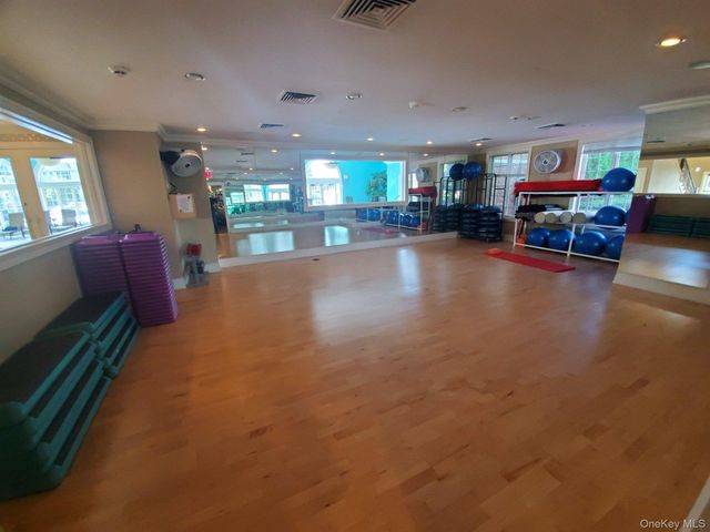 568 Pacing Way 568, Westbury, NY 11590