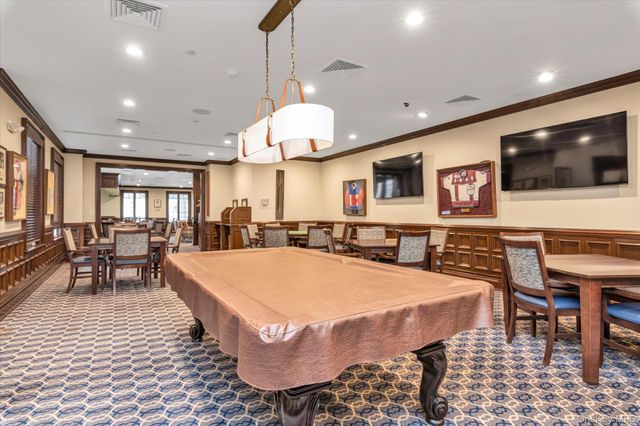 568 Pacing Way 568, Westbury, NY 11590