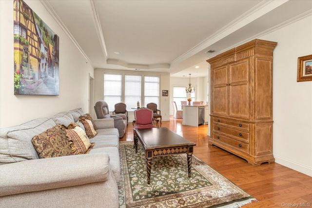 568 Pacing Way 568, Westbury, NY 11590