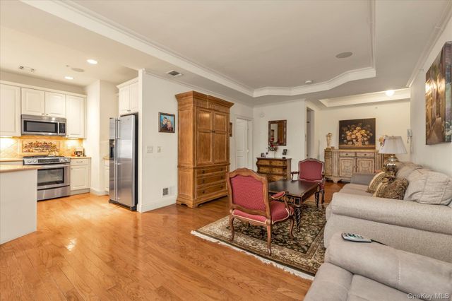 568 Pacing Way 568, Westbury, NY 11590