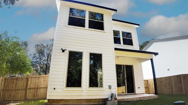 1009 Spokane River Road, Conroe, TX 77316