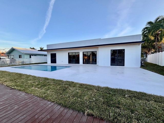 1409 SE 14th Ct, Deerfield Beach, FL 33441