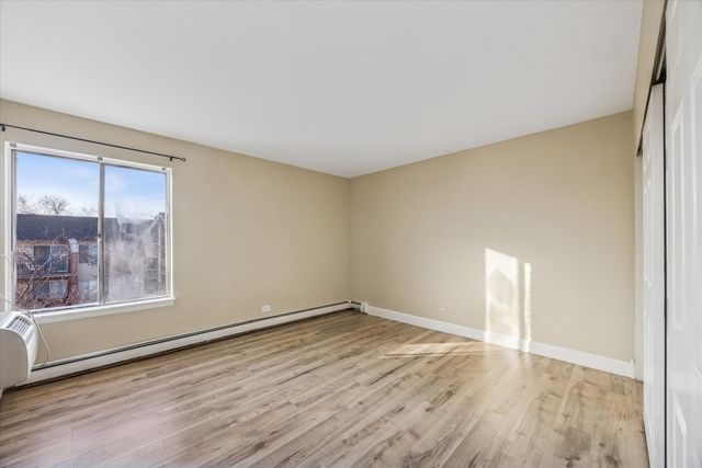 1041 N Mill Street 307, Naperville, IL 60563