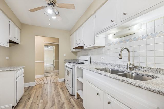 1041 N Mill Street 307, Naperville, IL 60563