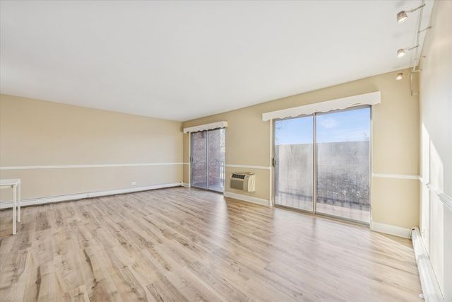 1041 N Mill Street 307, Naperville, IL 60563