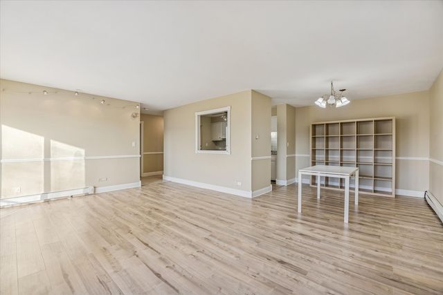 1041 N Mill Street 307, Naperville, IL 60563