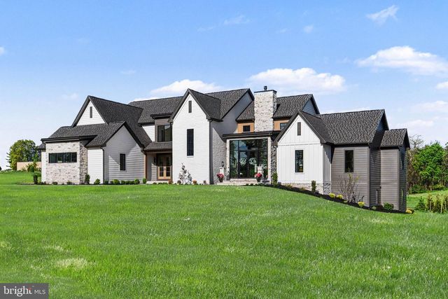 102 CALIA CIRCLE, Hummelstown, PA 17036