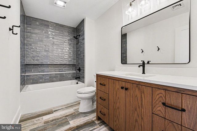 102 CALIA CIRCLE, Hummelstown, PA 17036