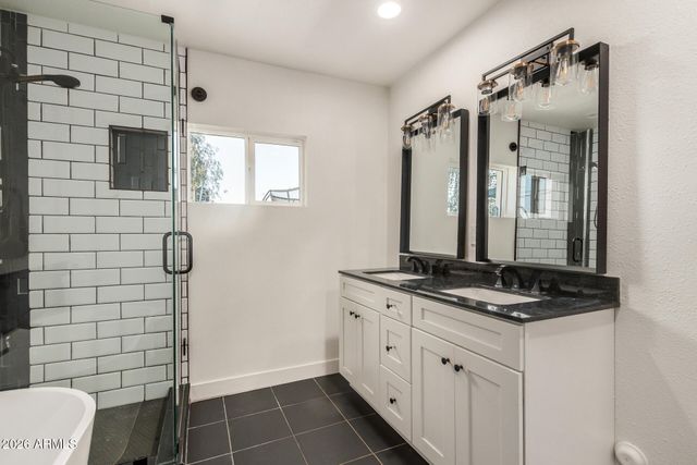 1842 N 37TH Street, Phoenix, AZ 85008