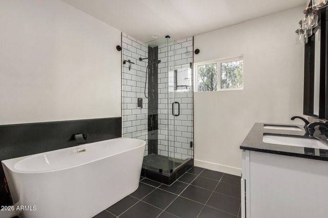 1842 N 37TH Street, Phoenix, AZ 85008