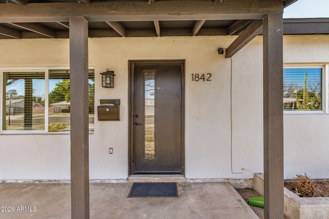 1842 N 37TH Street, Phoenix, AZ 85008