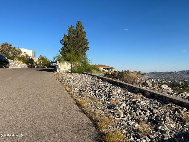 11 APACHE CREST Drive, El Paso, TX 79902
