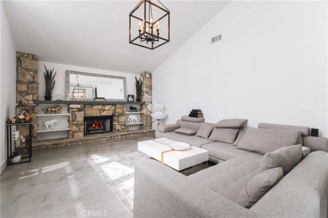 19865 Hiawatha Street, Chatsworth, CA 91311