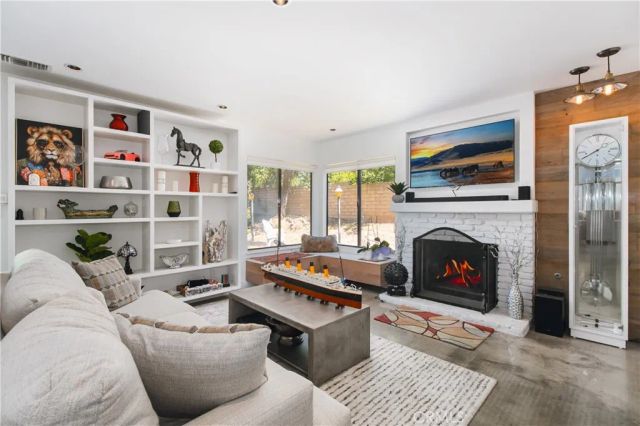 19865 Hiawatha Street, Chatsworth, CA 91311